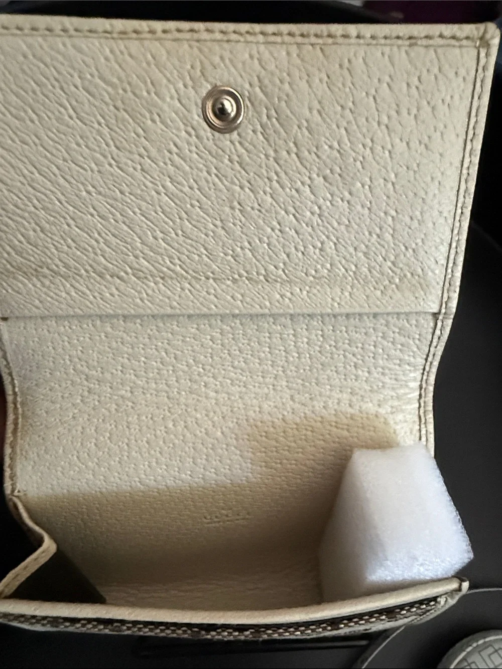 Gucci Beige and Brown GG Canvas Compact Wallet - Picture 3 of 15